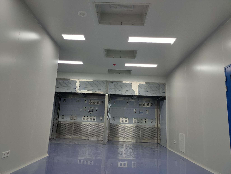 Weighing room with cleanroom wall and ceiling panels in the Egypt project