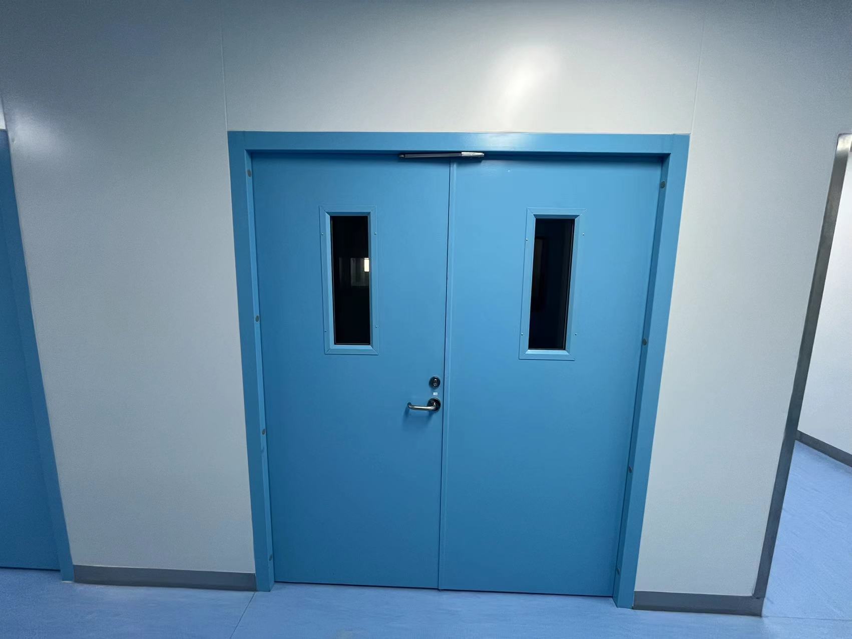 Double cleanroom door and panel wall junction at the Jiangsu medical device project