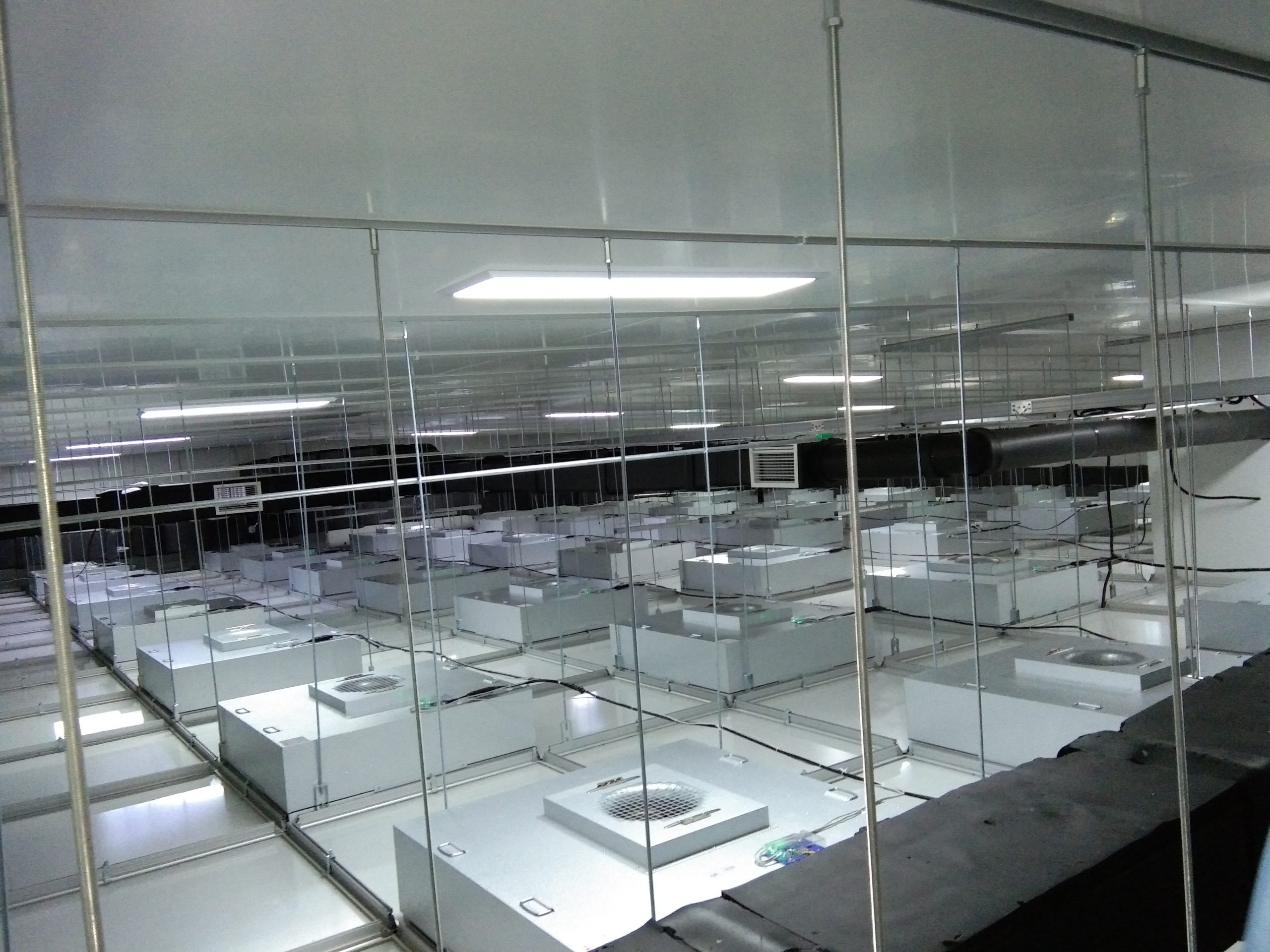 Overhead ceiling and building-service coordination in the Jiangsu semiconductor equipment project
