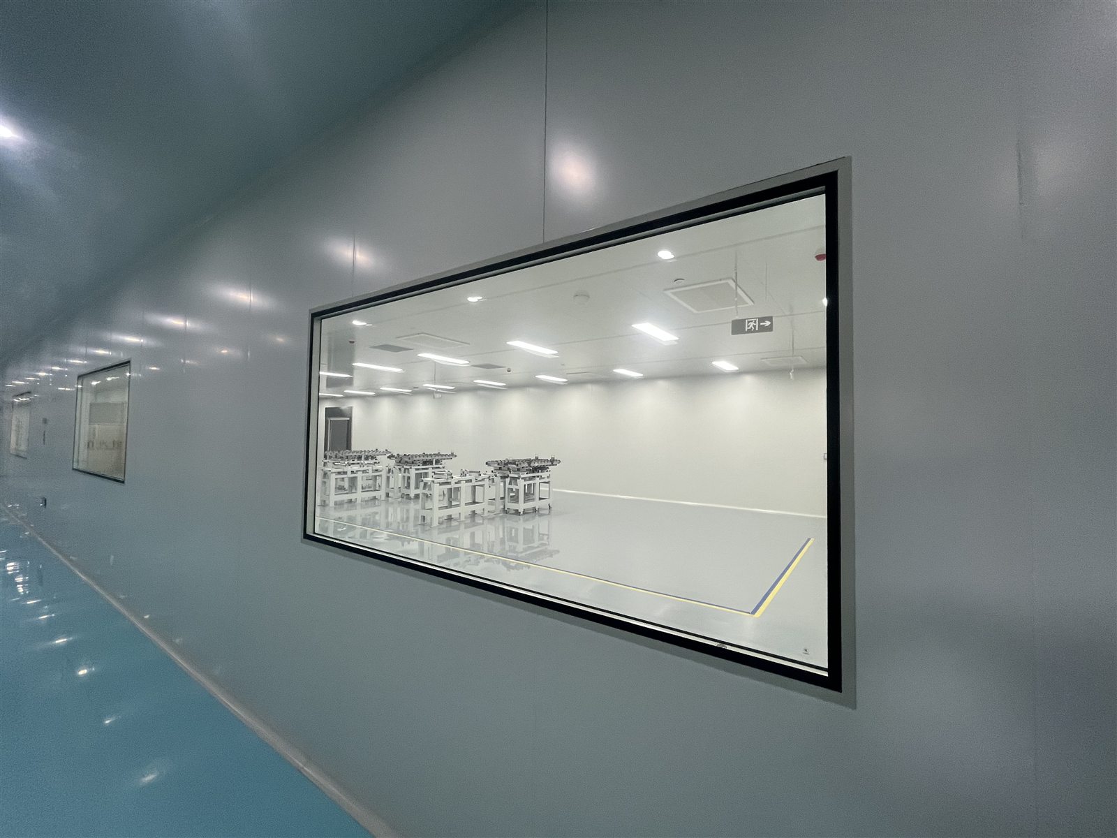 Observation window in a Jiangsu semiconductor-materials workshop