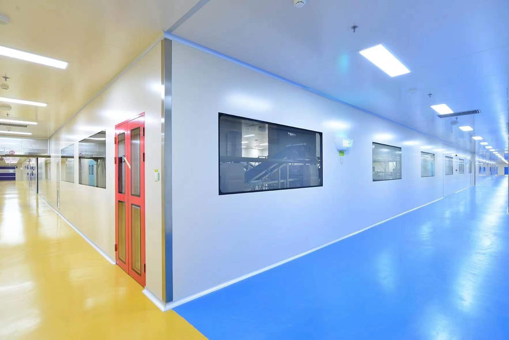 Doors and observation windows connecting rooms in the Anhui bakery workshop