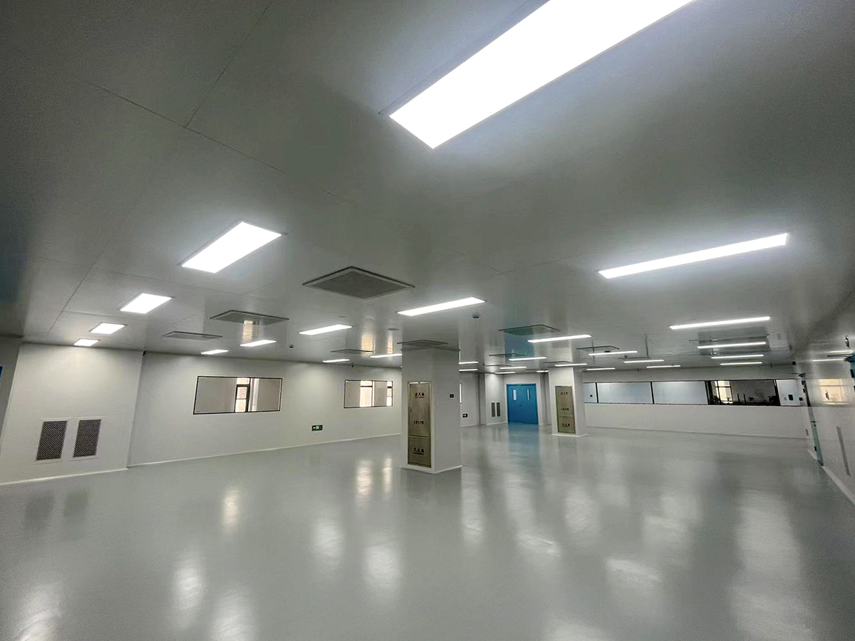 Panel-lined production room at a Jiangsu medical-device workshop